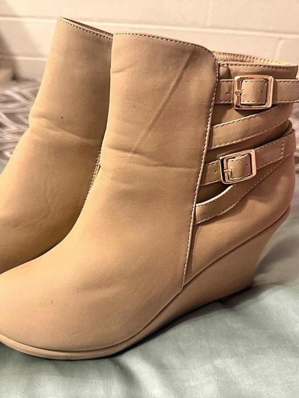 Top Moda Tan Wedge Ankle Boots Like New - Picture 2 of 3